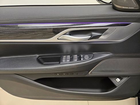 Used 2022 BMW 740i w/ M Sport Package image 30