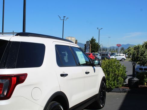Used 2019 Ford Explorer Sport w/ Equipment Group 401A AWD/4WD image 7