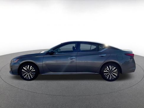 Used 2025 Nissan Altima 2.5 SV image 9