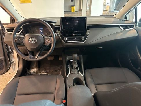 Used 2025 Toyota Corolla LE image 32