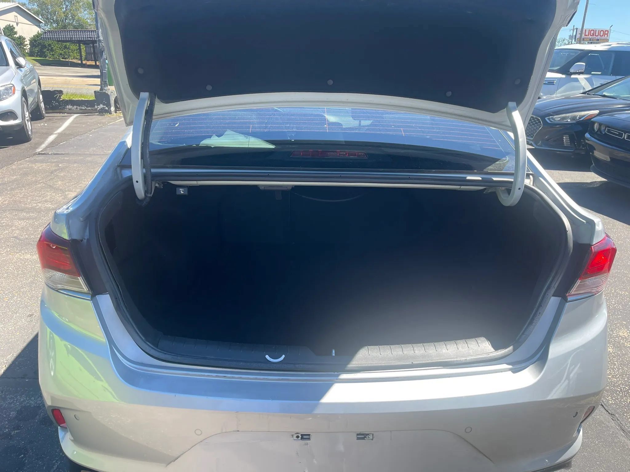 Used 2018 Hyundai Sonata Limited w/ Cargo Package FWD image 28