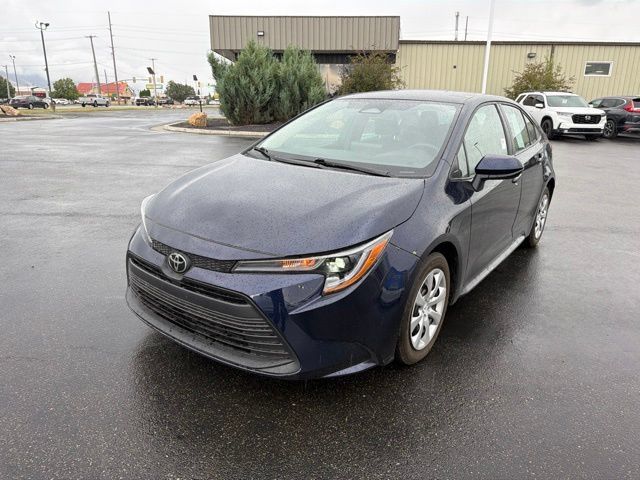Used 2025 Toyota Corolla LE FWD image 3