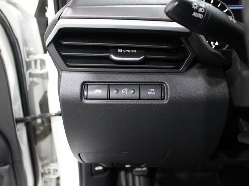 Used 2023 Nissan Altima 2.5 SR FWD image 8