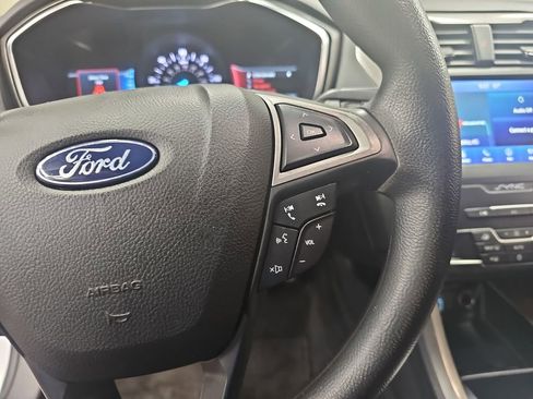 Used 2020 Ford Fusion SE FWD image 17