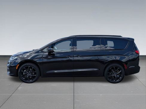 Used 2023 Chrysler Pacifica Limited w/ S Appearance Package AWD/4WD image 3