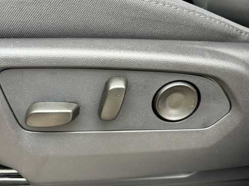 Used 2026 Chevrolet Silverado 2500 Custom w/ Custom Value Package image 17