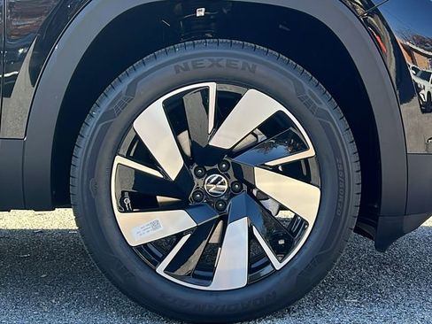New 2026 Volkswagen Atlas Cross Sport SE image 7