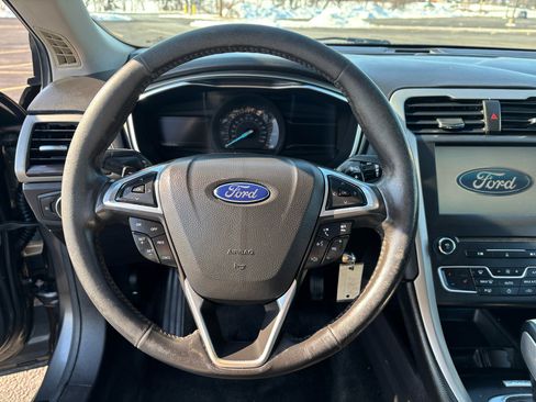 Used 2016 Ford Fusion SE w/ Equipment Group 202A image 17