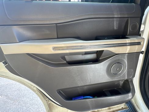 Used 2018 Ford Expedition XLT w/ Equipment Group 201A RWD image 18