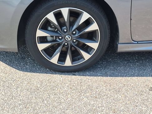 Used 2019 Nissan Sentra SR FWD image 10