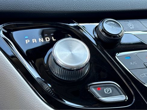 Used 2022 Chrysler Pacifica Touring-L image 18