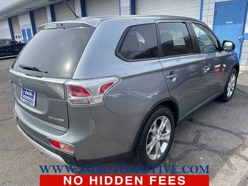 Used 2015 Mitsubishi Outlander SE image 3