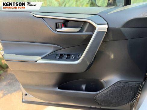 Used 2025 Toyota RAV4 XLE AWD/4WD image 17