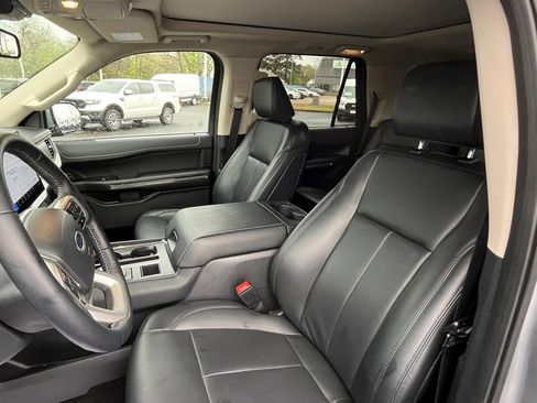 Used 2024 Ford Expedition XLT image 17