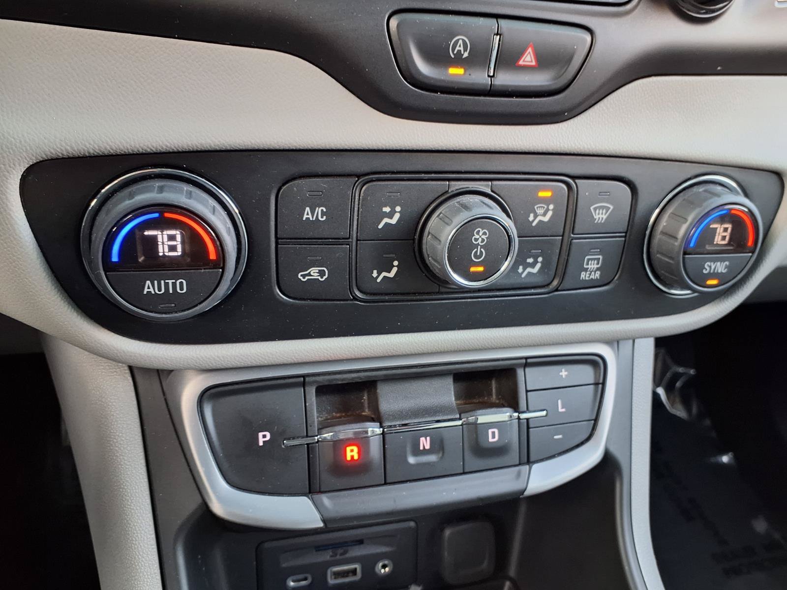 Used 2022 GMC Terrain SLT AWD/4WD image 6