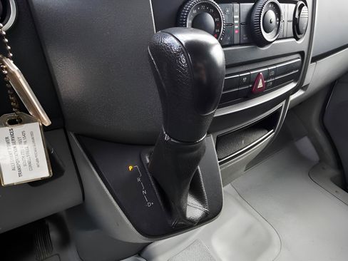 Used 2008 Freightliner Sprinter 3500 image 24