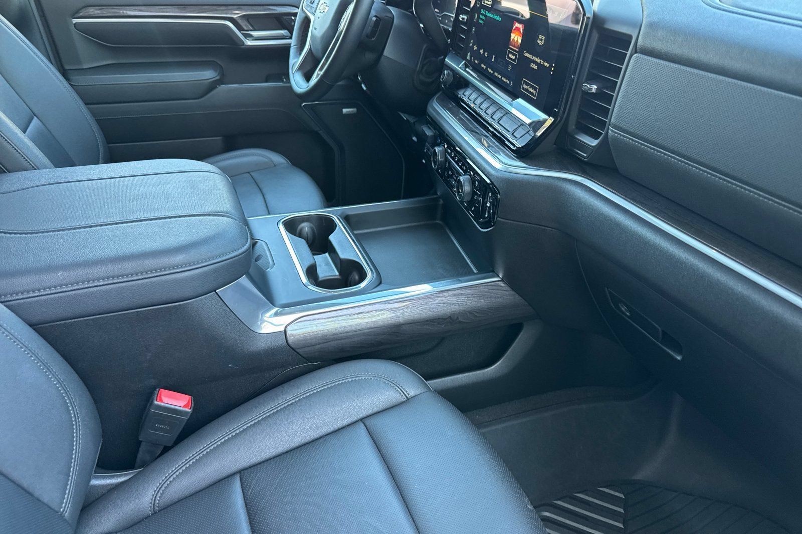 Used 2024 Chevrolet Silverado 2500 LTZ w/ LTZ Convenience Package AWD/4WD image 16
