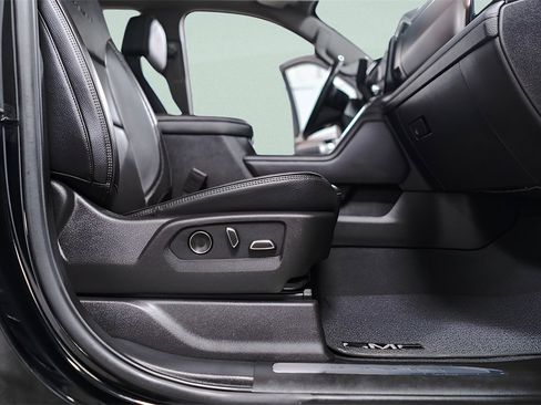 Used 2024 GMC Sierra 3500 Denali image 36