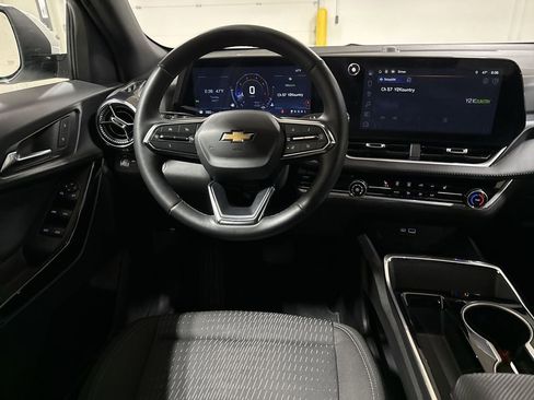 Used 2025 Chevrolet Equinox LT image 11