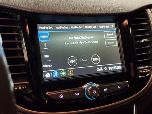 Used 2019 Chevrolet Trax LT w/ LT Convenience Package FWD image 20