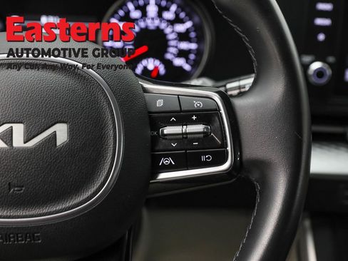 Used 2024 Kia Carnival LX image 16