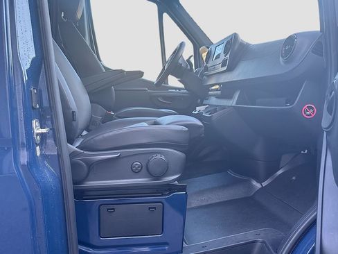 Used 2024 Mercedes-Benz Sprinter 2500 image 25
