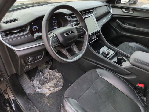 Certified 2024 Jeep Grand Cherokee L Laredo image 11