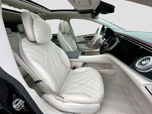 Used 2022 Mercedes-Benz EQS 580 4MATIC Sedan image 29