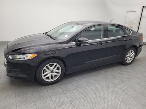 Used 2016 Ford Fusion SE FWD image 2