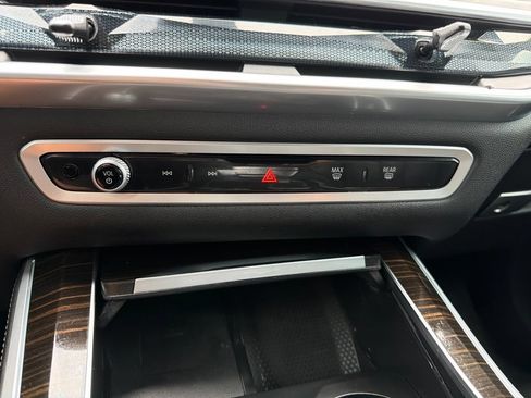 Used 2025 BMW X5 xDrive50e AWD/4WD image 13