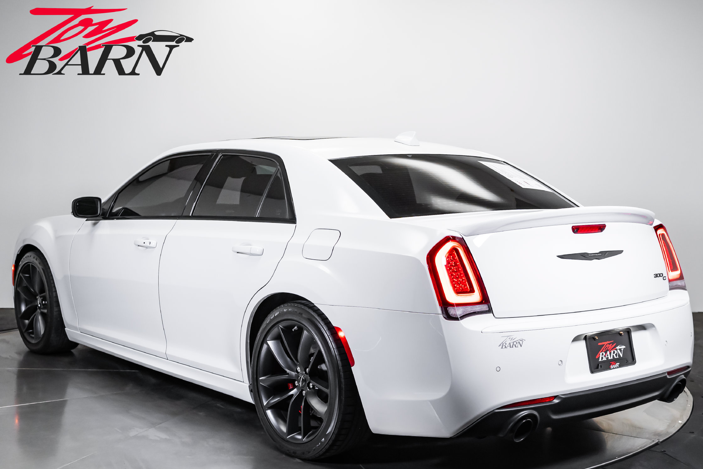 Used 2023 Chrysler 300 C RWD image 3