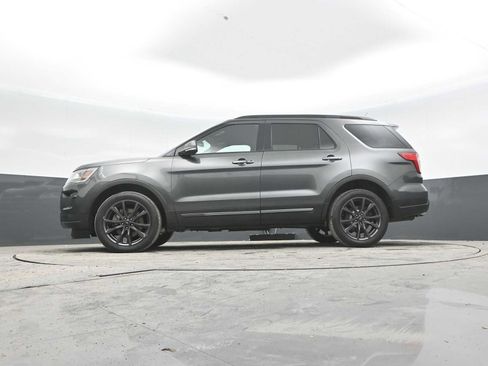 Used 2019 Ford Explorer XLT w/ Equipment Group 202A AWD/4WD image 46