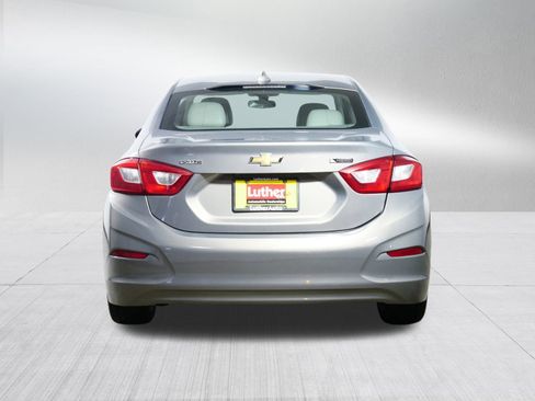 Used 2018 Chevrolet Cruze Premier image 6