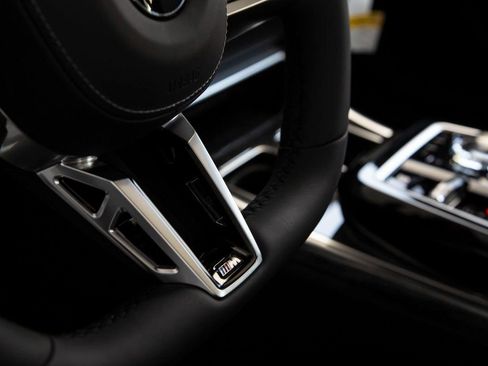 Used 2025 BMW 760i xDrive w/ Executive Package image 19