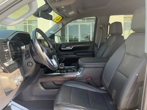 Used 2023 GMC Sierra 1500 SLT w/ SLT Premium Package AWD/4WD image 8