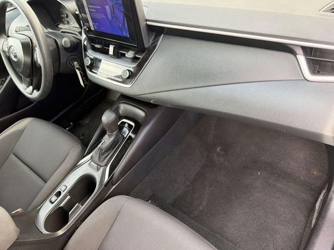 Used 2025 Toyota Corolla LE image 34