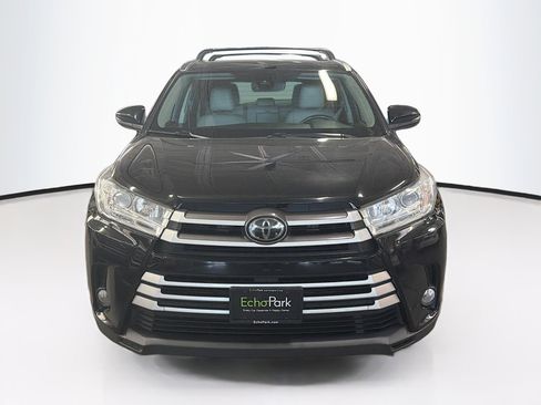 Used 2017 Toyota Highlander XLE AWD/4WD image 2