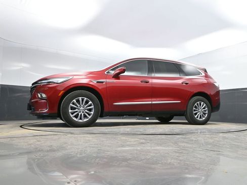 Used 2024 Buick Enclave Premium image 24