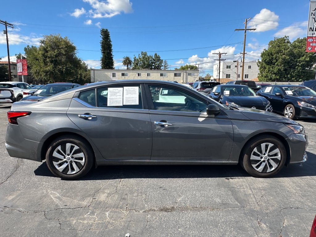 Used 2025 Nissan Altima 2.5 S FWD image 9