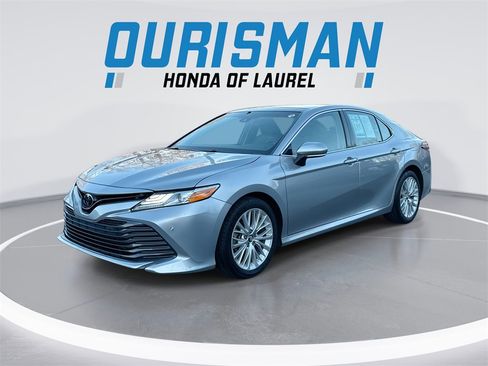 Used 2018 Toyota Camry XLE image 1
