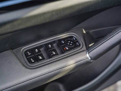 Used 2019 Porsche Cayenne image 18