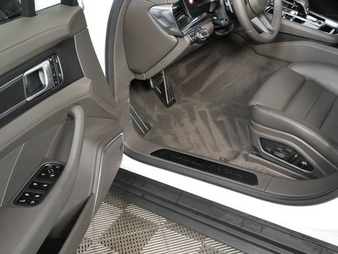 Certified 2023 Porsche Panamera AWD/4WD image 8