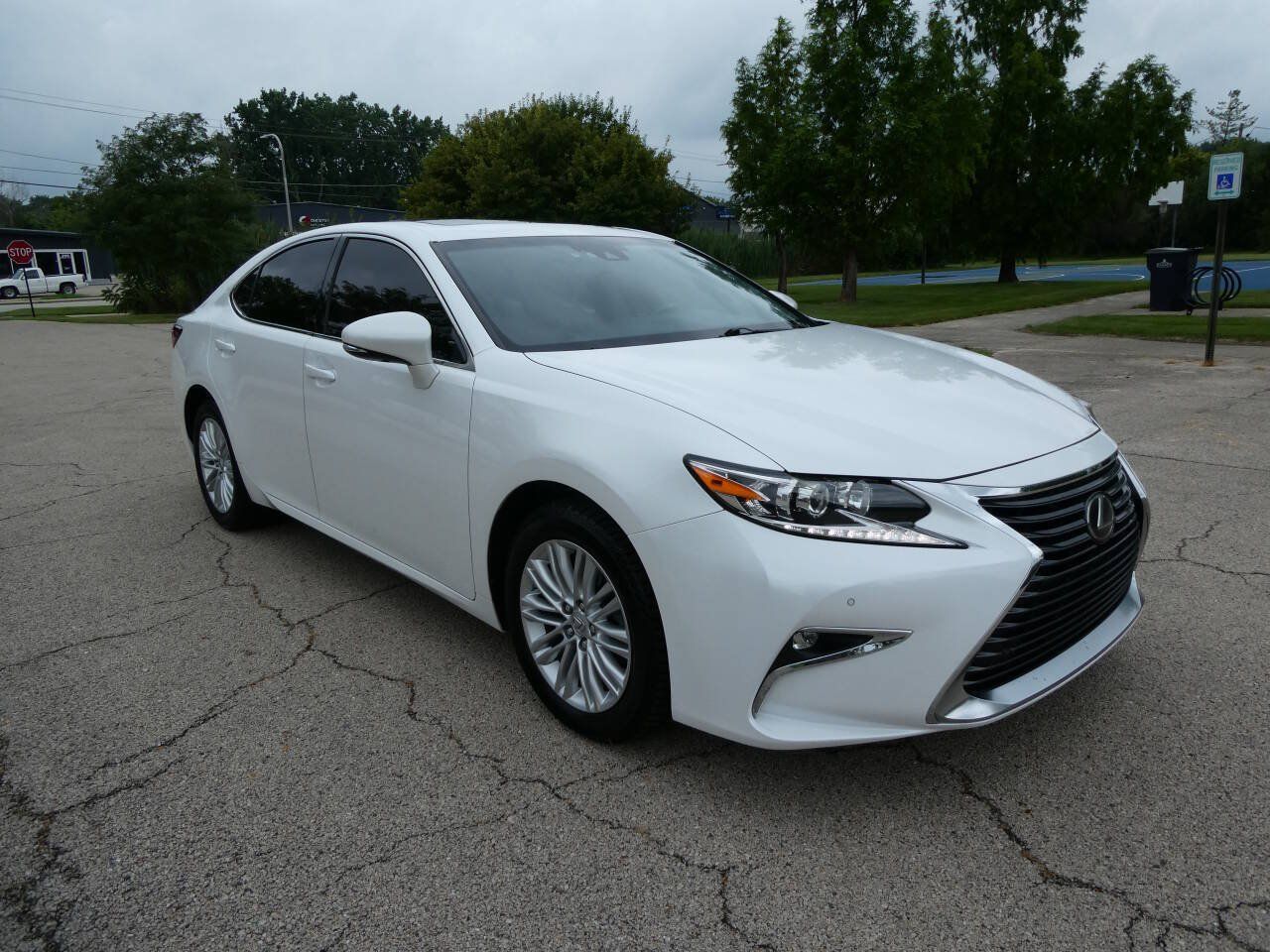 Used 2016 Lexus ES 350 w/ Premium Package w/Wood Trim FWD image 3