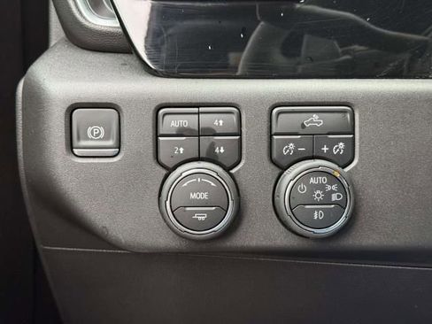 Used 2025 Chevrolet Silverado 1500 LT Trail Boss w/ Convenience Package II image 21