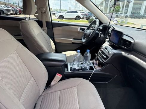 Used 2023 Ford Explorer XLT RWD image 8