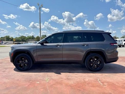 Used 2025 Jeep Grand Cherokee L Altitude AWD/4WD image 9