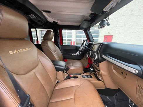 Used 2014 Jeep Wrangler Unlimited Sahara w/ Connectivity Group AWD/4WD image 10
