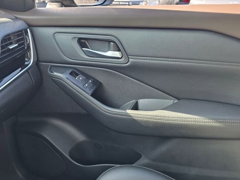 Used 2023 Nissan Rogue SL FWD image 29