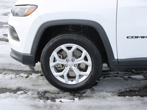 Used 2024 Jeep Compass Latitude AWD/4WD image 17