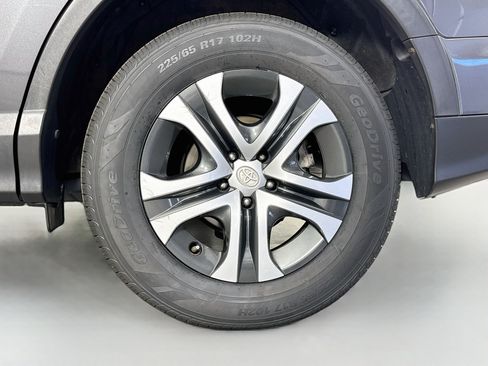 Certified 2017 Toyota RAV4 LE w/ Carpet Mat Package AWD/4WD image 29